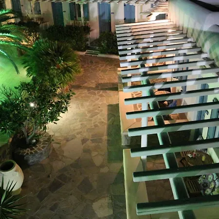 מלון Petinaros 4*