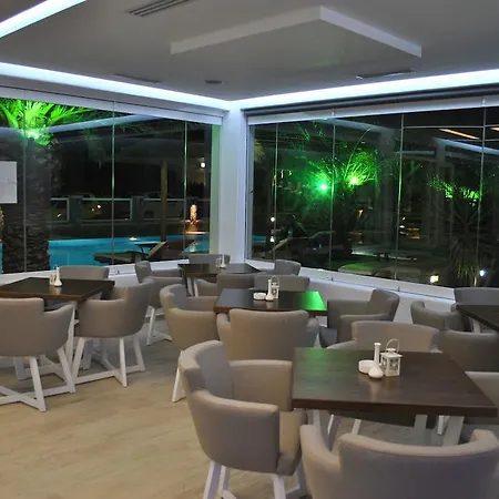 מלון Petinaros 4*