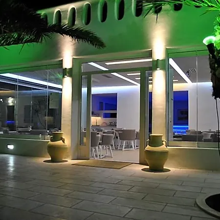 Ξενοδοχείο Petinaros 4*
