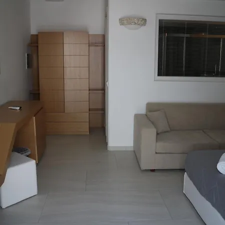 Отель Petinaros 4*