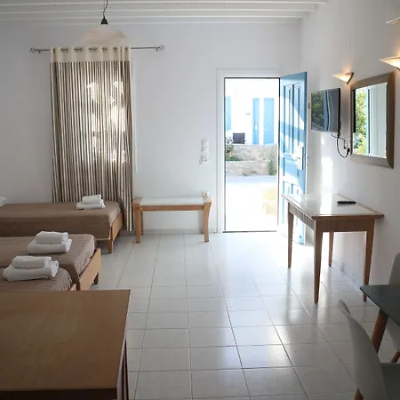 Отель Petinaros